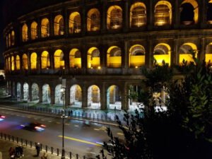 Colosseum bei Nacht